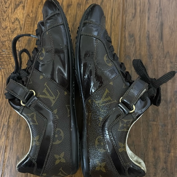 Auth🤎  LOUIS VUITTON Monogram Sneakers shoe 👞 👞W/ LV Dustbag included - Picture 10 of 10